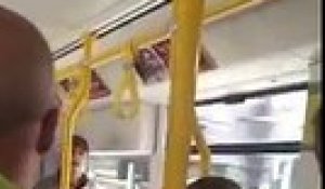 Un échange raciste dans un bus provoque l'émoi en Angleterre