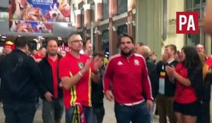 Les supporters belges font une haie d'honneur aux Gallois