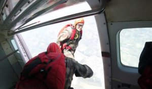 Saut en parachute à 3500 mètres d'altitude au-dessus de Pau (2)