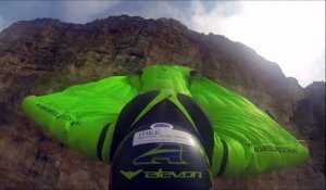 Saut en Base Jump du haut des Solomites en Italie