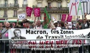 Des manifestants pour le 1er meeting de Macron