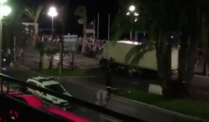 Attentat à Nice: un camion fonce sur la foule, au moins 84 morts