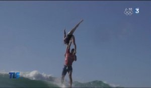 Le surf tandem, entre glisse et acrobaties