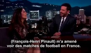 Salma Hayek se moque des supporters VIP français pendant les matchs de football