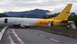 Un avion se crashe et atterrit sur une autoroute italienne