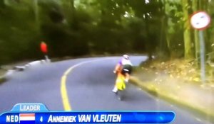 La chute d'Annemiek van Vleuten a vélo