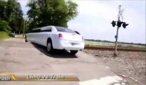 Cette limousine se fait couper en deux par un train russe lancé à pleine vitesse !