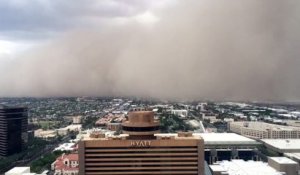 Impressionnante tempête de sable à Phoenix