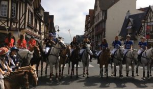 Défilé des équipes de polo dans Deauville