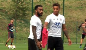 OL - Genesio : "Lacazette restera à Lyon"