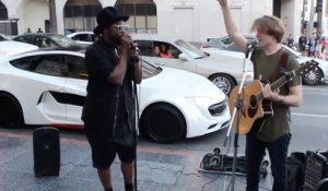 Will.I.Am surprend un artiste de rue qui chante sa chanson