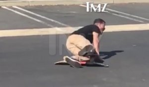 Steve-O se pete la cheville en voulant sauter au dessus d une voiture en skate