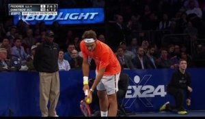 Roger Federer se fait lober et battre par un gamin !