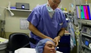 Cet anesthésiste donne au patient la seringue pour s'endormir tout seul !
