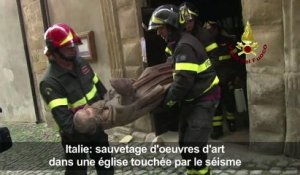 Italie/séisme: sauvetage d'oeuvres d'art dans une église