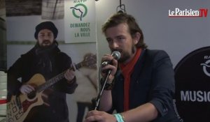 Clément Verzi en concert dans le métro