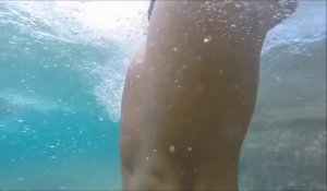 La peau d'une femme filmée en slow motion sous l'eau vous laissera sans voix !