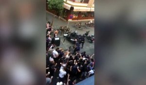Bagarre entre supporters lyonnais et la police de Séville