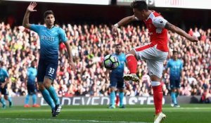 8e j. - Wenger : "Özil n'est pas Van Basten, mais..."