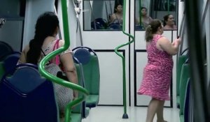 Comment faire flipper des femmes dans le métro - Caméra cachée brésilienne
