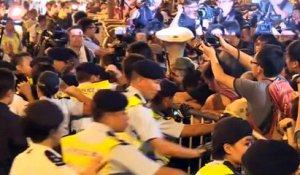 Hong Kong: la police disperse des manifestants anti-Pékin