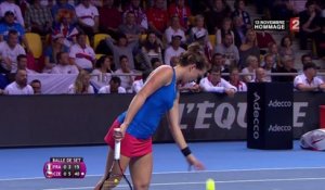 Fed Cup : Barbora Strycova remporte le premier set face à Alizé Cornet