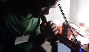 Un lycéen namibien crée un téléphone "gratuit"