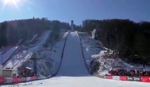 La chute spectaculaire du sauteur à ski Thomas Diethart