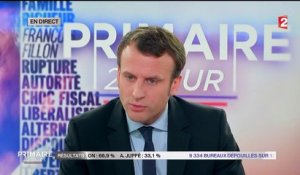 Manuel Valls "est déjà allé trop loin" dans sa contestation de François Hollande, selon Emmanuel Macron