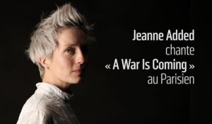 Jeanne Added chante «A War is Coming» au Parisien