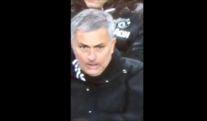 Mais que fait José Mourinho... Il prend un rail de coke en plein match?