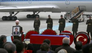 Le corps du diplomate assassiné est arrivé à Moscou