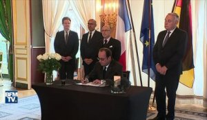 Attentat de Berlin: Hollande signe le registre de condoléances à l'ambassade allemande