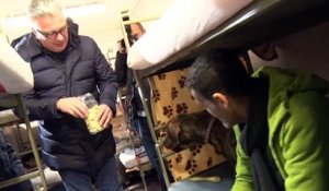 Le prince Laurent et sa famille visitent un refuge pour les sans-abri et leurs chiens