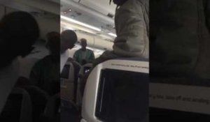 Un sans papier fait un scandale dans l'avion qui le ramène dans son pays !