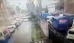 Attentat à Izmir: un policier turc et un employé du tribunal tués