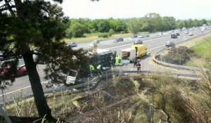 Deux miracules apres un spectaculaire accident sur l'autoroute A7...
