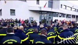 Fontaine : les sapeurs-pompiers manifestent devant le...