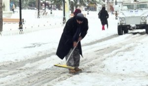 Istanbul paralysée par la neige pour le troisième jour