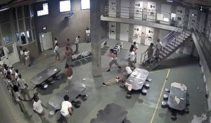 Une bataille rangée éclate entre deux gangs dans la cour commune d’une prison de Chicago !