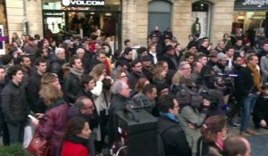 Bordeaux: Montebourg fait son "stand up" politique dans la rue
