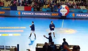 Mondial 2017 | Les français rentrent sur le terrain de Nantes pour l'échauffement avant France-Norvège