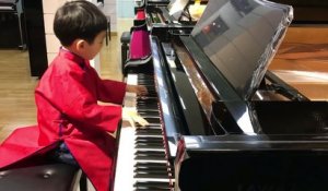 Il n'a que 5 ans et il est déjà une nouvelle star du piano !