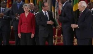 Hollande, chef de guerre, récompensé pour la paix au Mali