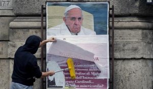Italie : le pape François victime à Rome d'une inhabituelle campagne d'affichage le dénigrant