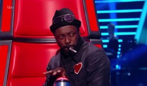 The Voice - Will.i.am buzz un candidat... involontairement! Ahaha