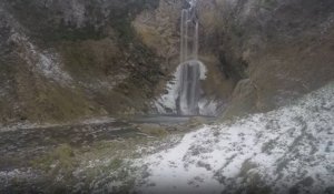 Les chutes à moitié gelés en Bosnie-Herzégovine