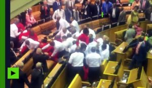 Afrique du Sud : bagarre générale au Parlement, des députés expulsés manu militari