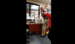 Un enseignant pousse la chansonnette pour la saint valentin !