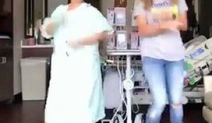 La danse de cette patiente avec son infirmière vous arrachera un sourire. Magnifique !